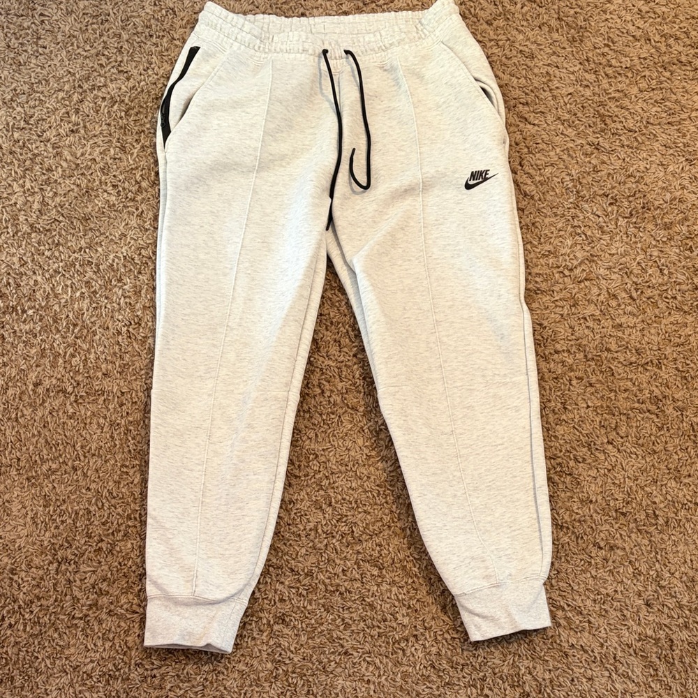 Nike Tech Men’s Light Gray Joggers